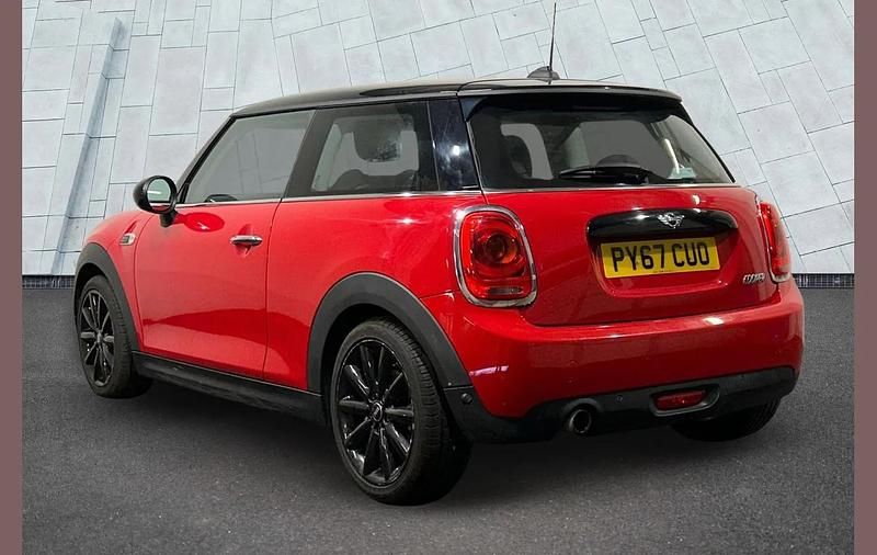 Used Mini Cooper Hatch 134 HP (98 kW) 2017 Red Hatchback