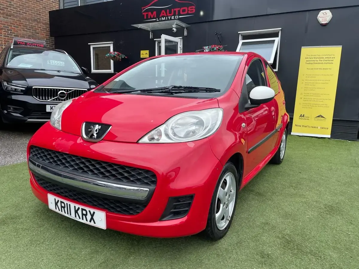 Used Peugeot 107 Sportium 68 HP (50 kW) 2011 Red Hatchback