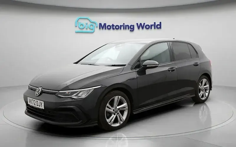 Second-hand VW Golf VIII R-line 150 CP (110 kW) 2024 Hatchback