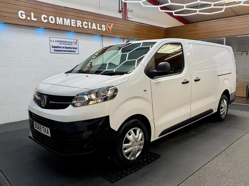 Used Vauxhall Vivaro Edition 100 HP (73 kW) 2019 White MPV