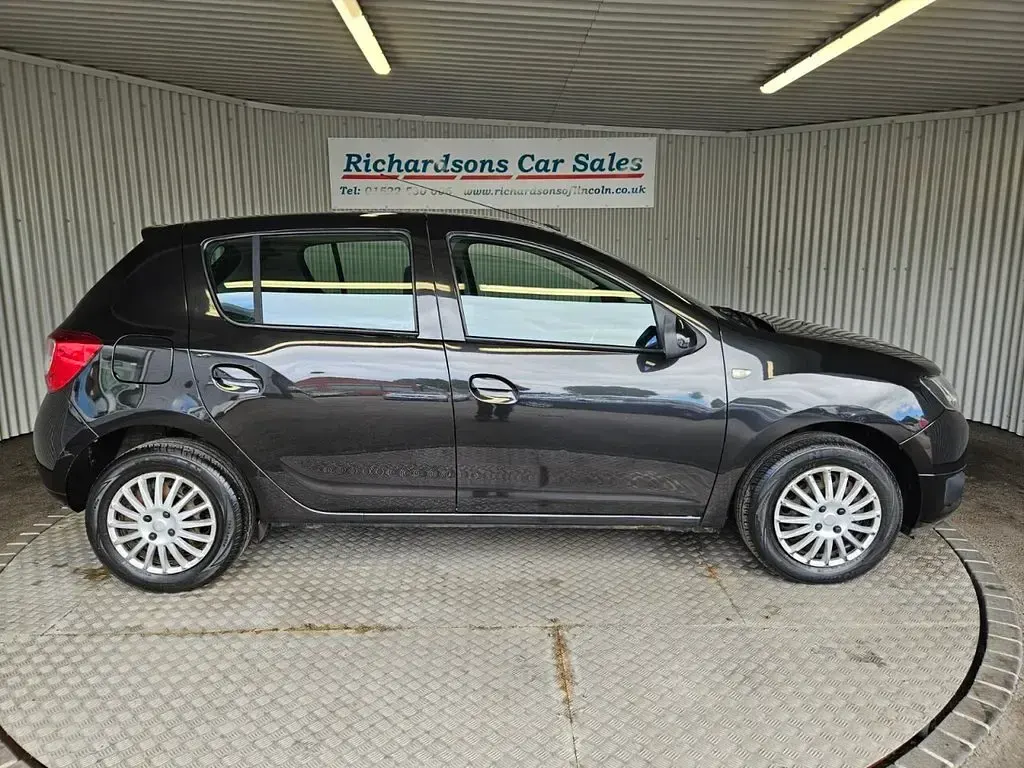 Used Dacia Sandero Lauréate 90 HP (66 kW) 2013 Black Hatchback