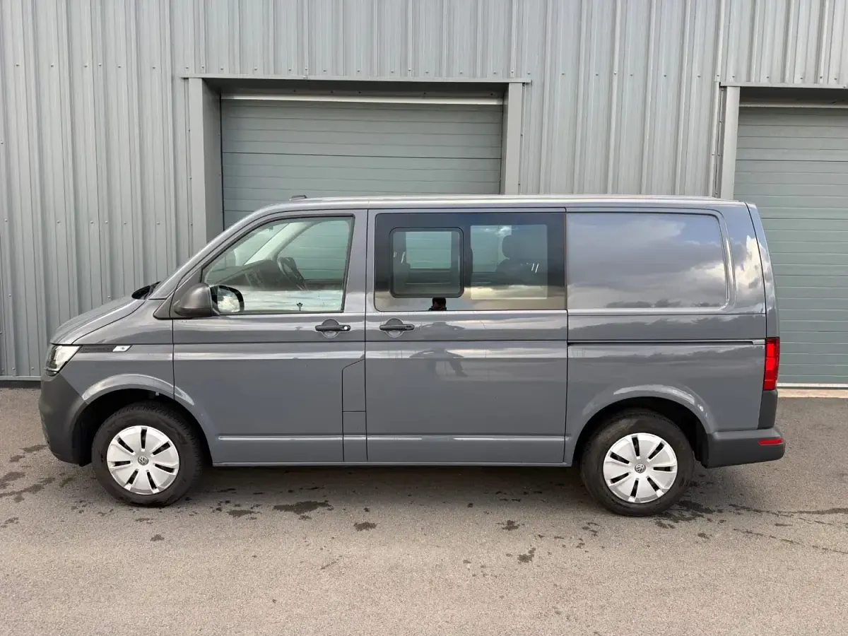 Begagnad VW Transporter Startline 2024 Grå Van