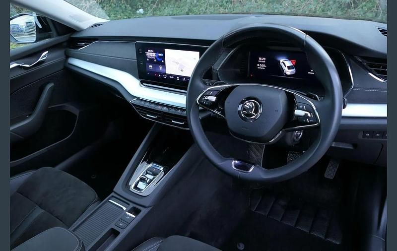 Used Skoda Octavia SE L 147 HP (108 kW) 2023 Black magic pearl effect Hatchback