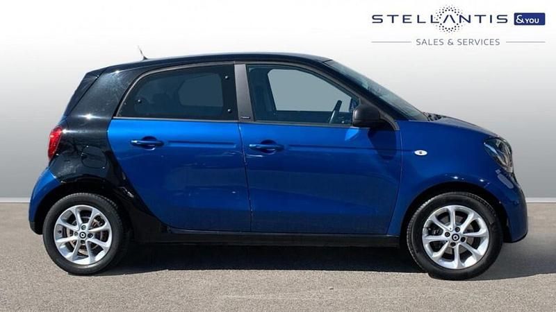 Used Smart ForFour Passion 70 HP (51 kW) 2017 Black Hatchback