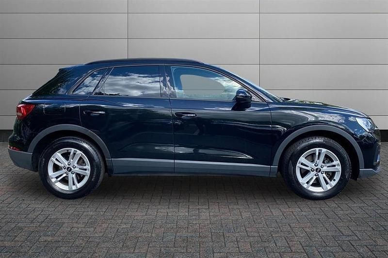 Begagnad Audi Q3 Design 150 HK (110 kW) 2022 Svart SUV