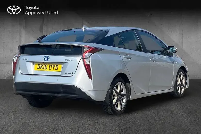 Used Toyota Prius Business Edition 122 HP (89 kW) 2016 Silver Hatchback