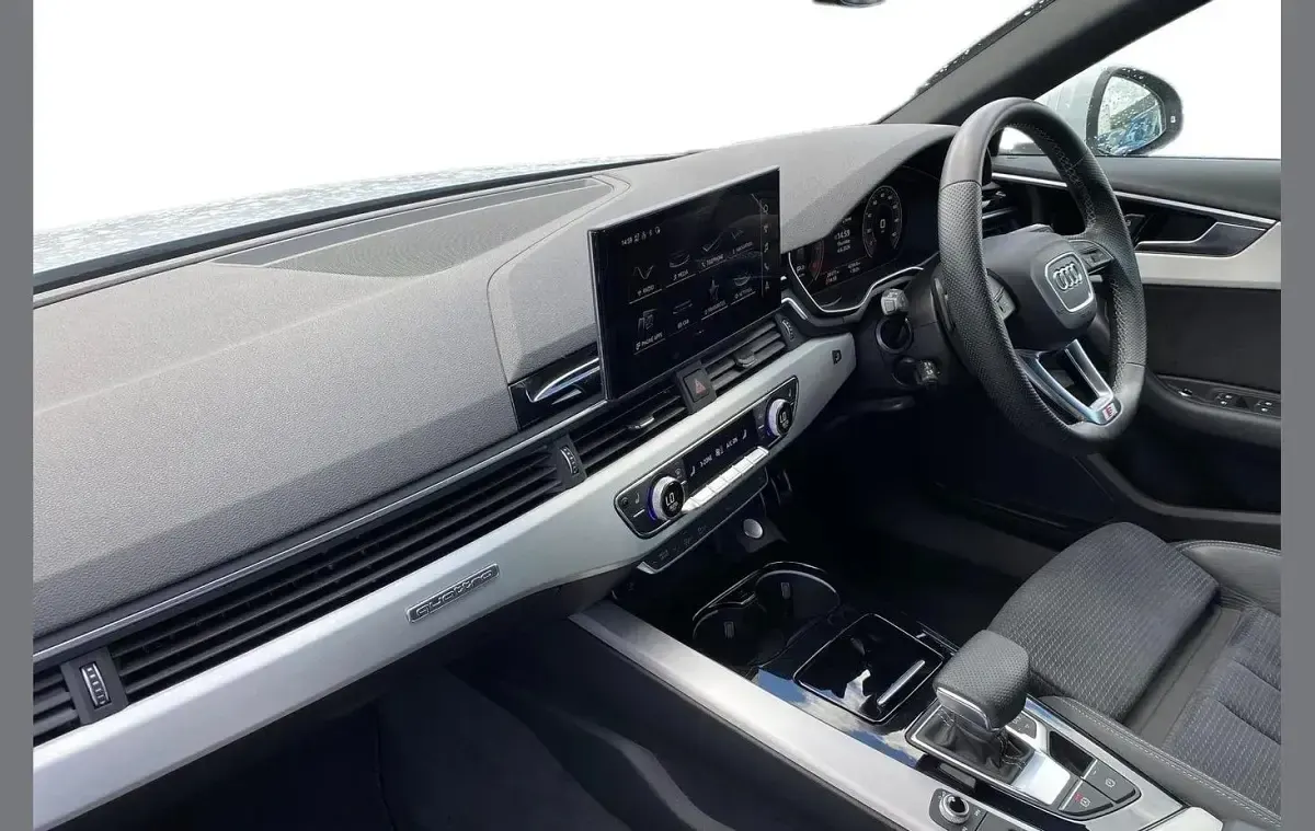 Used Audi A4 S-Line 261 HP (191 kW) 2022 White Estate