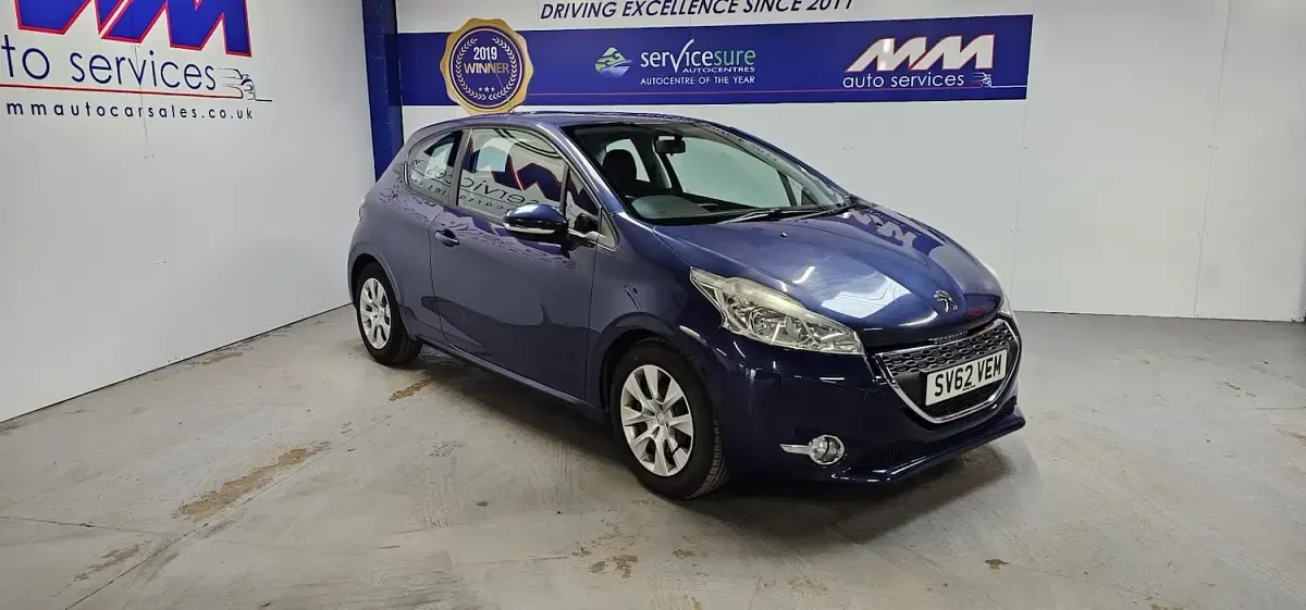 Used Peugeot 208 Active 95 HP (69 kW) 2012 Blue Hatchback