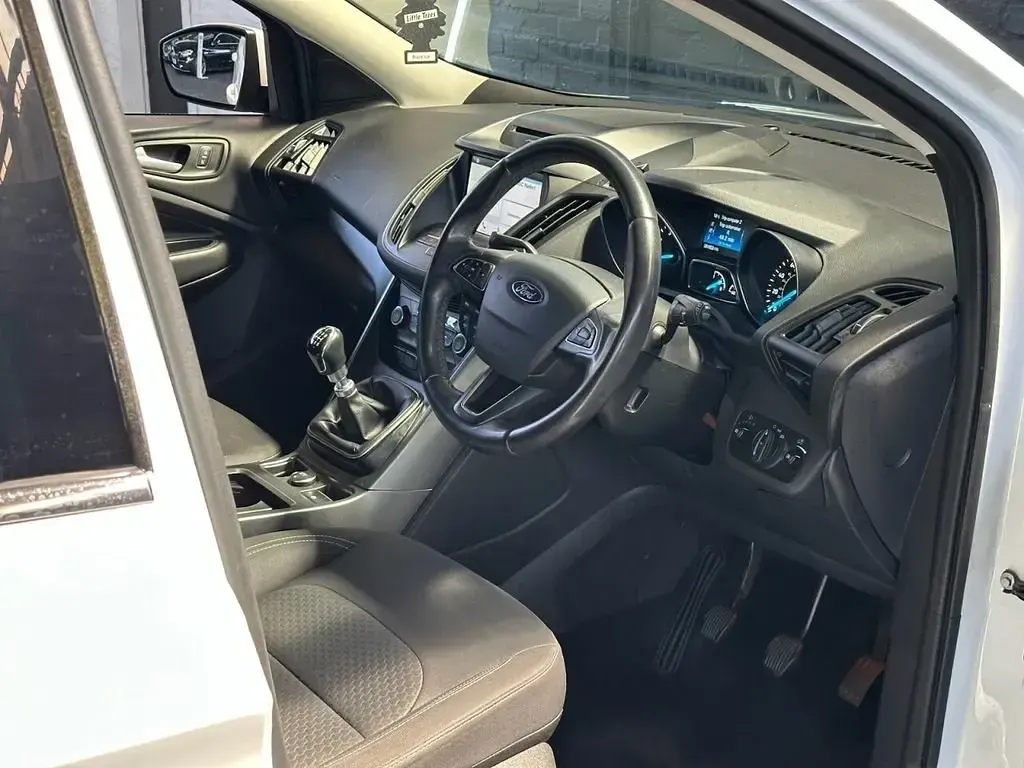 Używany Ford Kuga Zetec 150 KM (110 kW) 2019 Biały SUV