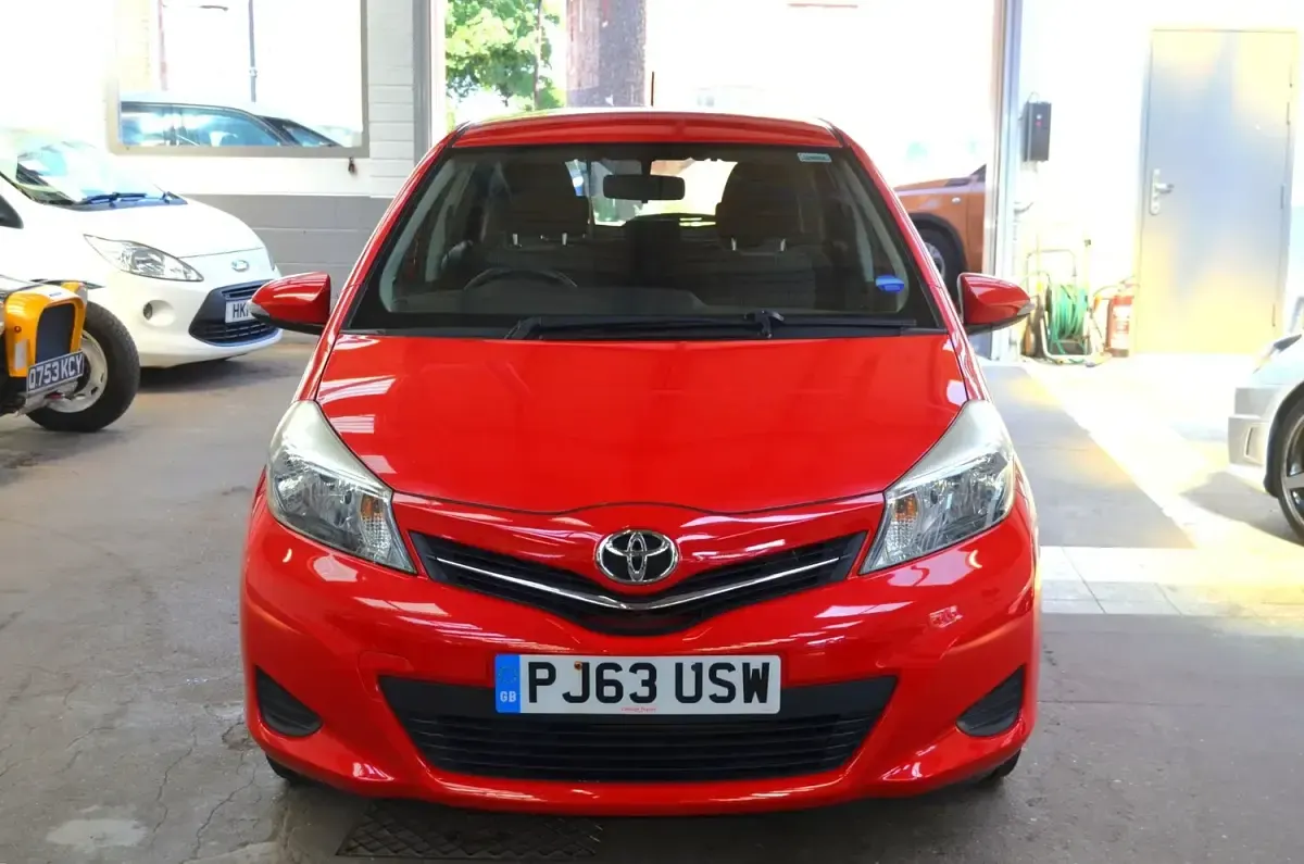 Used Toyota Yaris 2013 Red Hatchback