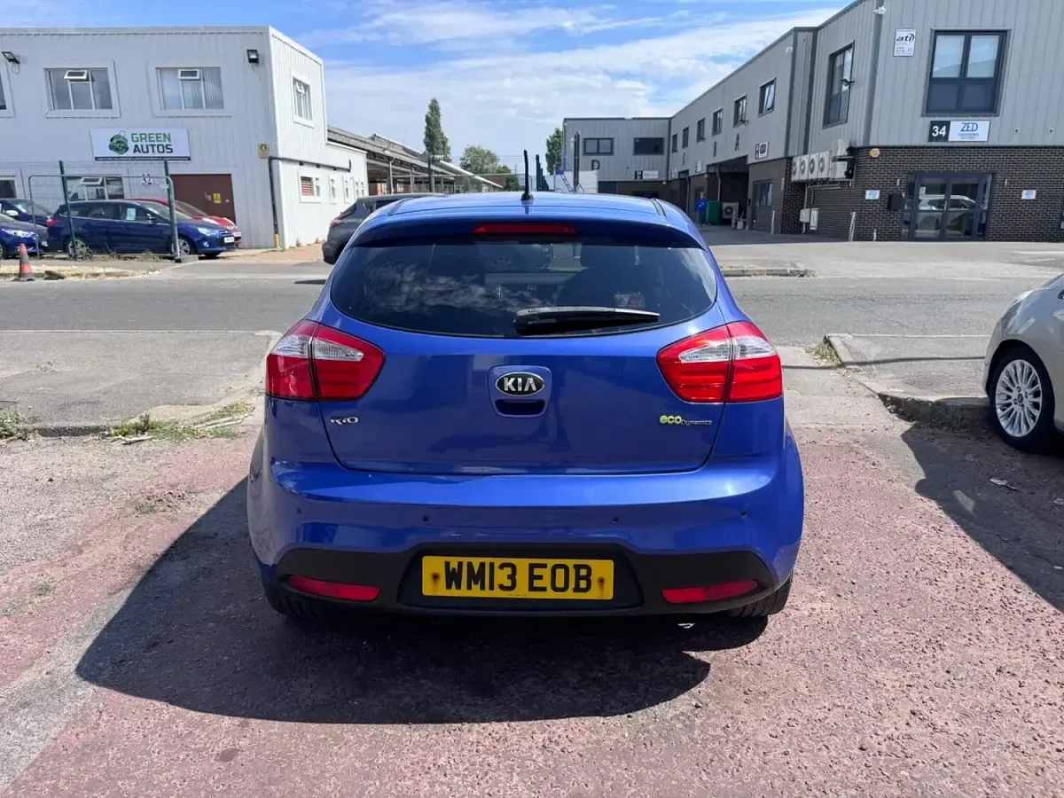 Used Kia Rio 109 HP (80 kW) 2013 Blue Hatchback