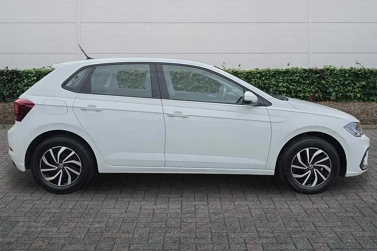 Used VW Polo Life 95 HP (69 kW) 2024 White Hatchback
