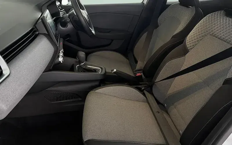 Used Renault Clio Evolution 143 HP (105 kW) 2025 Hatchback