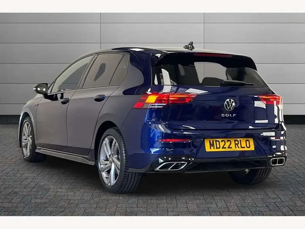 Used VW Golf VIII R-line 130 HP (95 kW) 2022 Atlantic blue metallic Hatchback
