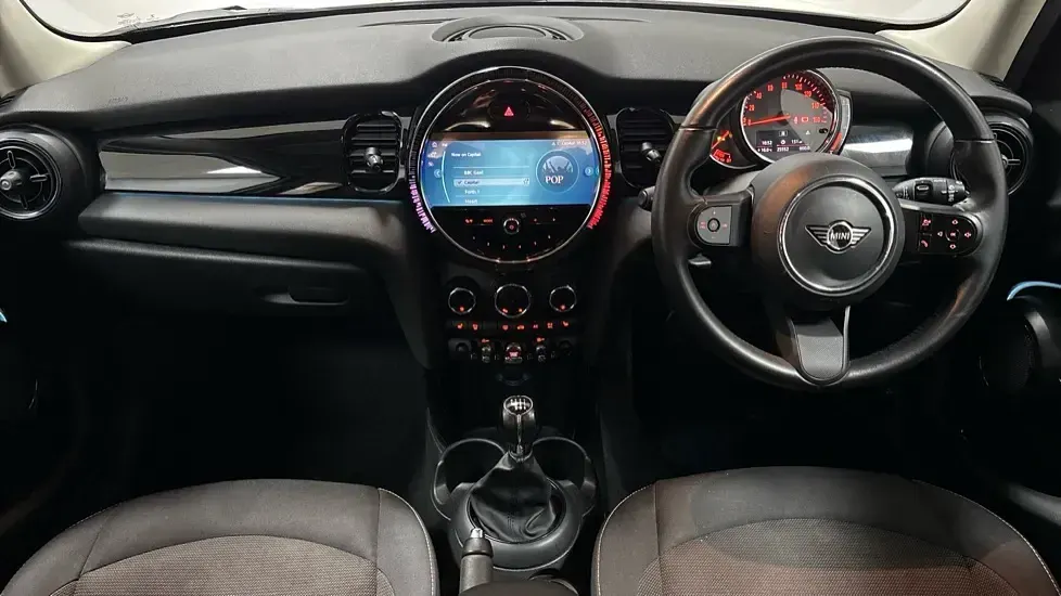 Usado Mini Cooper Classic 134 CV (98 kW) 2022 Blanco Utilitario