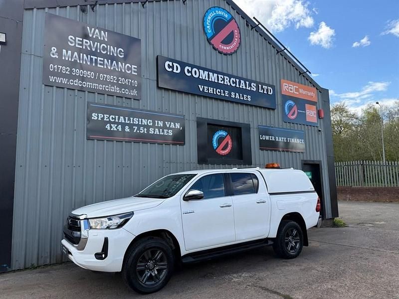 Usado Toyota HiLux 150 HP (110 kW) 2023 Branco Pickup