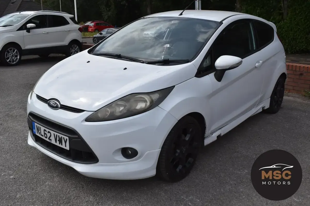 Used Ford Fiesta Zetec 2012 White Hatchback
