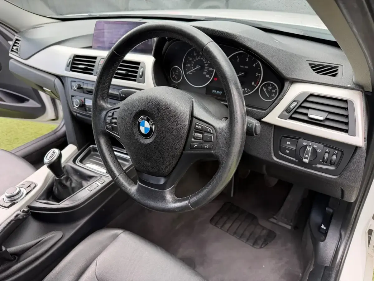 Used BMW 320 Efficient Dynamics 2013 White Sedan