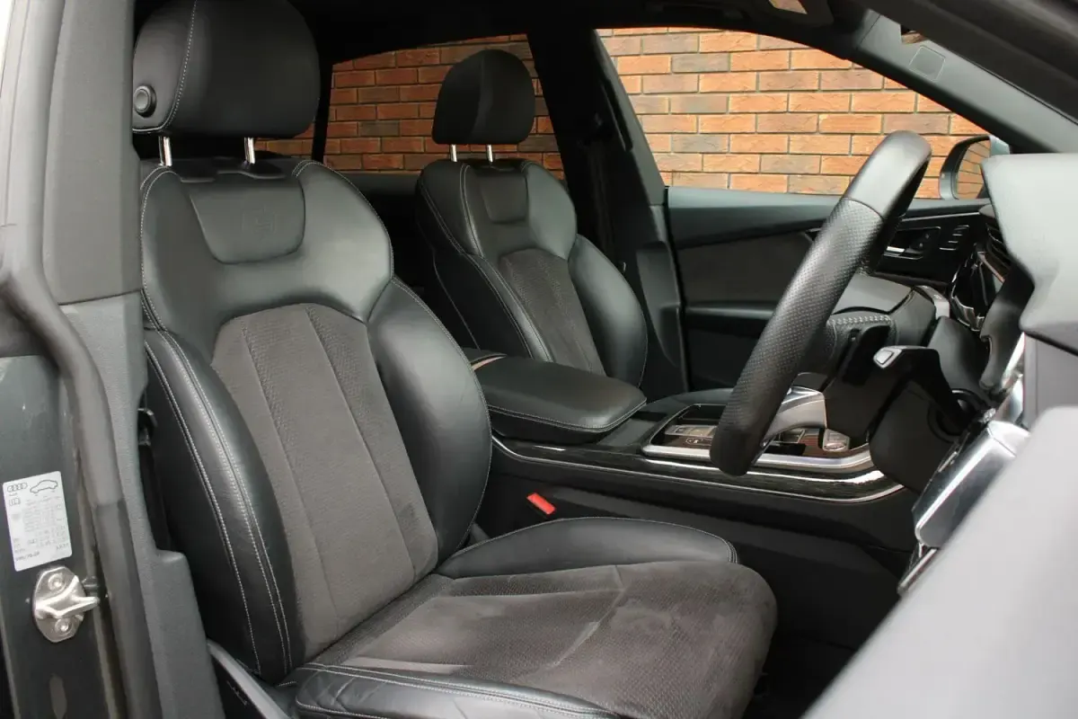 Begagnad Audi Q8 S-Line 286 HK (210 kW) 2018 Grå SUV