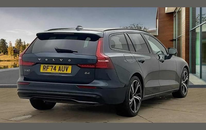 Used Volvo V60 Plus 194 HP (142 kW) 2025 Blue Estate