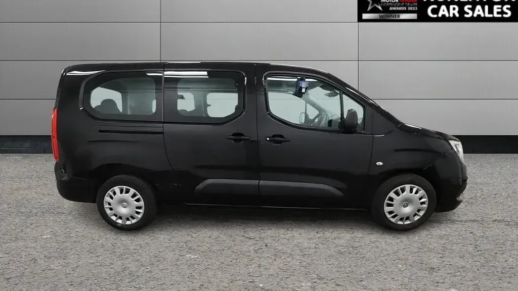 Używany Vauxhall Combo Edition 2021 Czarny Minivan