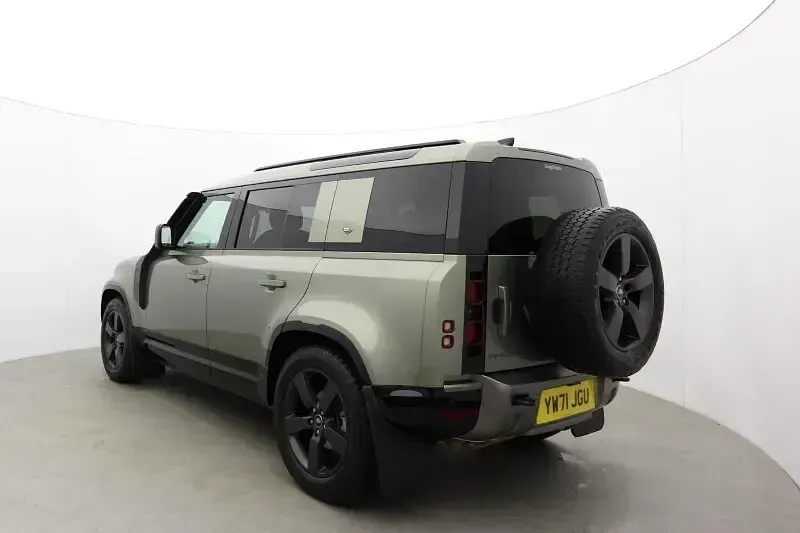 Used Land Rover Defender SE Dynamic 246 HP (180 kW) 2021 Green SUV