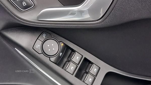 Usado Ford Fiesta ST-Line 125 CV (91 kW) 2022 Rojo Utilitario