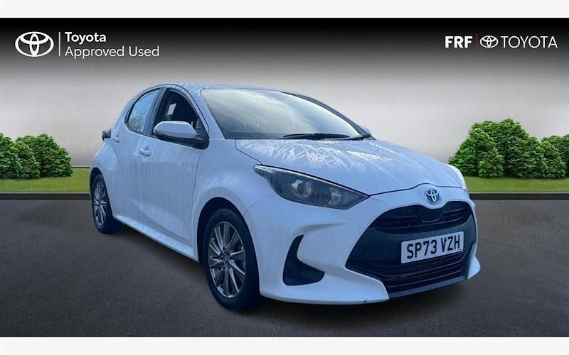Used 2025 Toyota Yaris Hybrid Hatchback | £18,285 (Super price) - Image 1/4