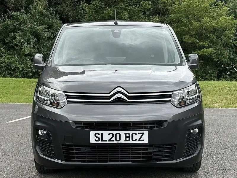 Used Citroën Berlingo Start 130 HP (95 kW) 2020 Grey MPV