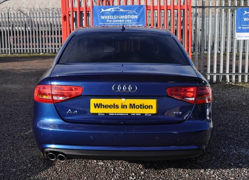 Begagnad Audi A4 150 HK (110 kW) 2014 Blå Sedan