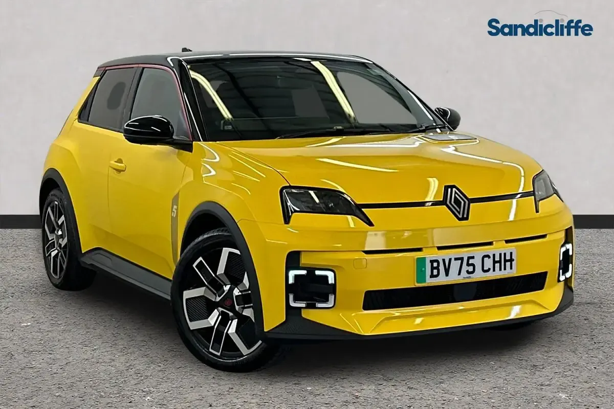 Used Renault R5 Komfort 110 kW (150 HP) 2025 Hatchback