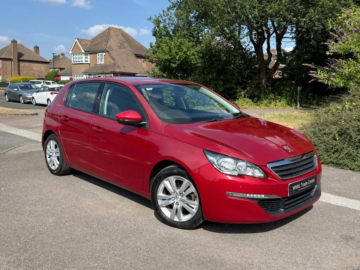 Used Peugeot 308 Active 120 HP (88 kW) 2016 Red Hatchback