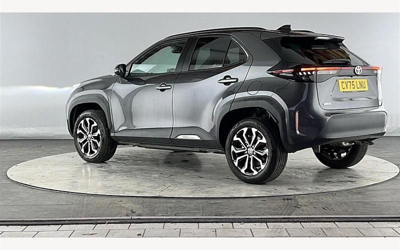 New Toyota Yaris Hybrid Design 131 HP (96 kW) 2025 Estate