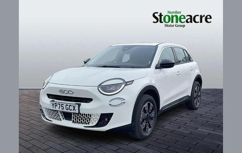 Used Fiat 600 136 HP (100 kW) 2025 White SUV