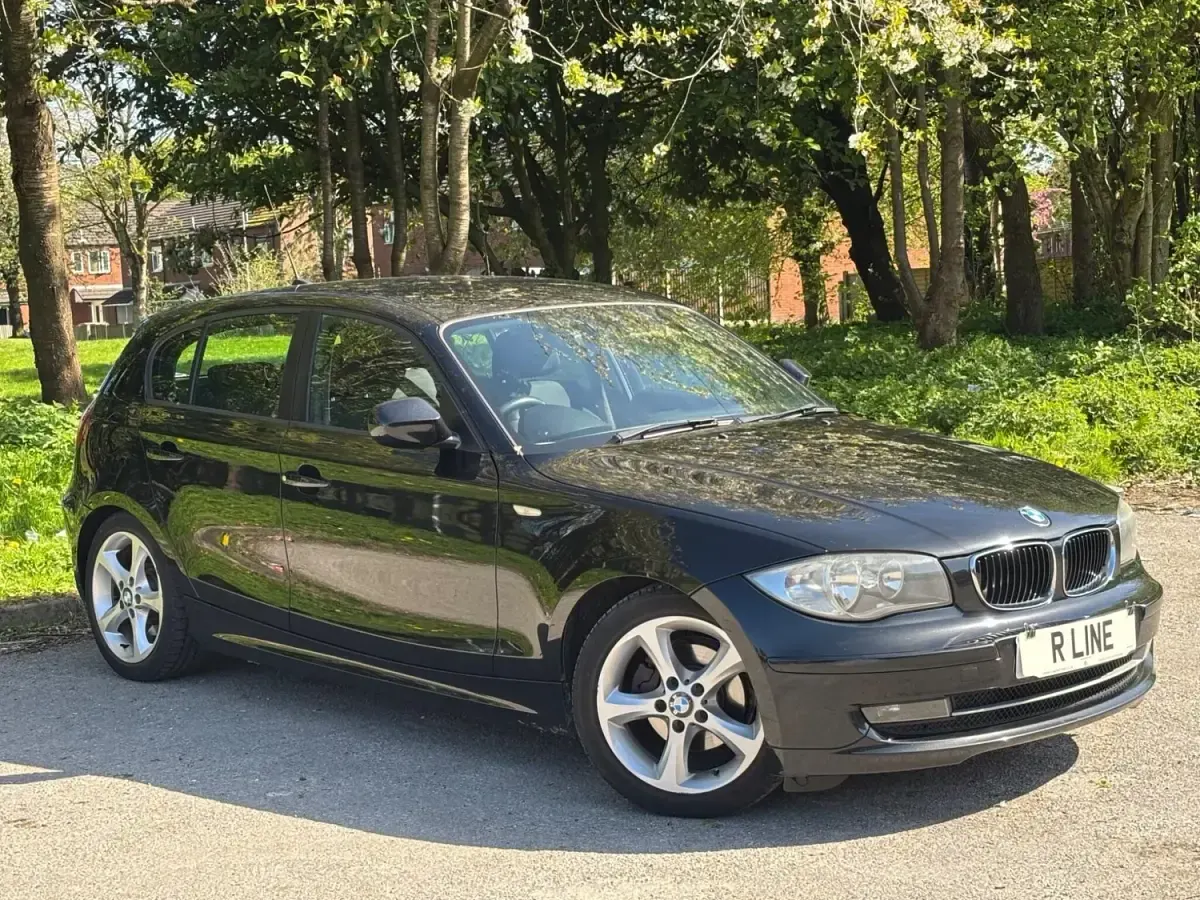 Usado BMW 118 Comfort Edition 143 CV (105 kW) 2011 Negro Utilitario