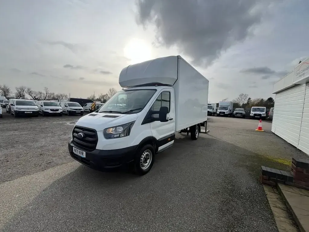 Usado Ford Transit S 130 HP (95 kW) 2022 Branco Cabrios