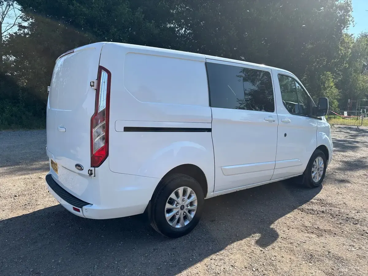 Used Ford Transit Custom Limited 130 HP (95 kW) 2021 White Van