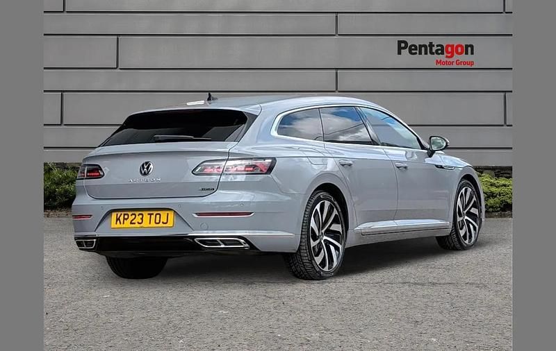 Usado VW Arteon R-line 196 HP (144 kW) 2023 Cinzento Carrinha