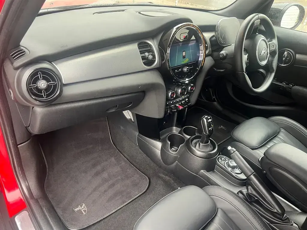 Used Mini Cooper Exclusive 2021 Solar red / black roof Hatchback