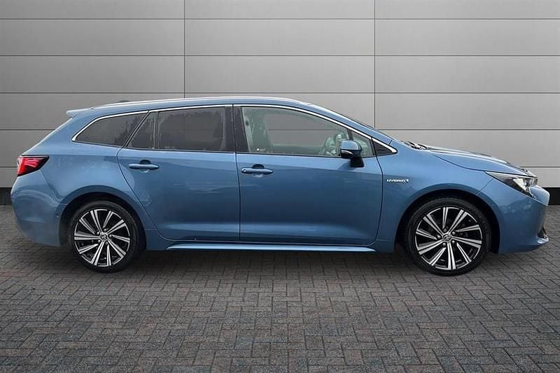 Used Toyota Corolla Design 122 HP (89 kW) 2021 Blue Estate