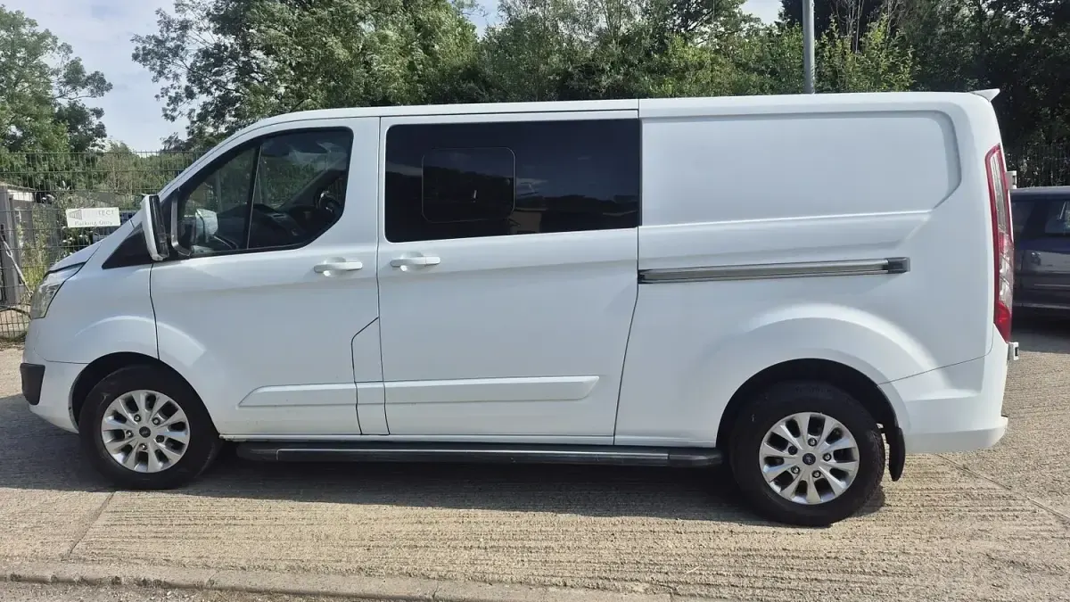 Used Ford Transit Custom Limited 130 HP (95 kW) 2017 White Van