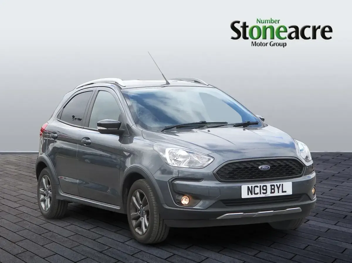 Usado Ford Ka Plus Active 85 HP (62 kW) 2019 Cinzento Citadino