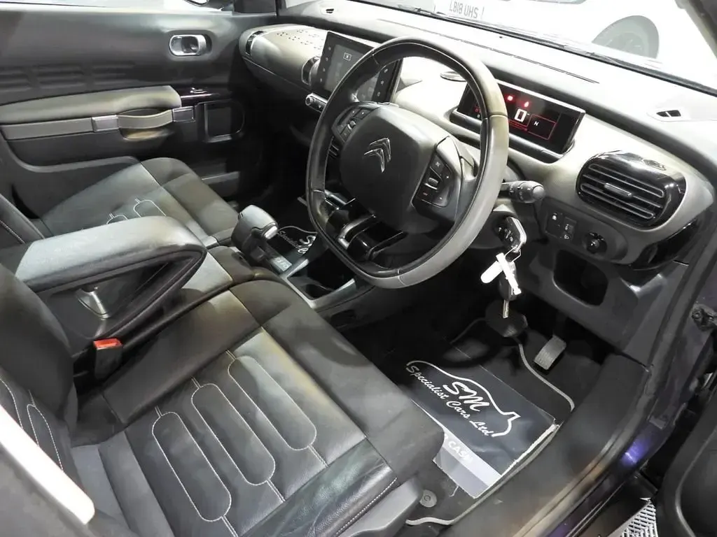 Używany Citroën C4 Cactus Flair 100 KM (73 kW) 2016 Purpurowy Hatchback