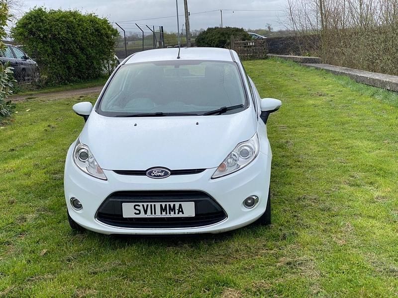 Used Ford Fiesta Zetec 82 HP (60 kW) 2011 White Hatchback