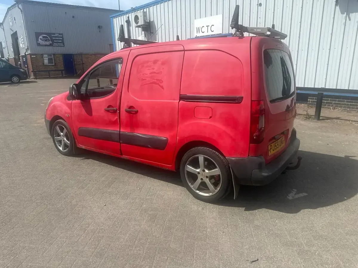 Used Citroën Berlingo 75 HP (55 kW) 2010 Red MPV