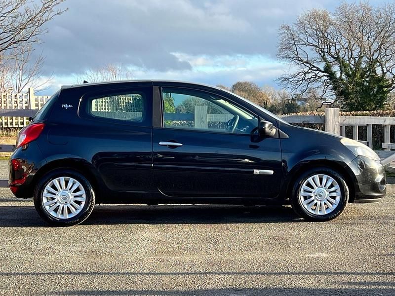 Usado Renault Clio II 75 HP (55 kW) 2011 Preto Citadino