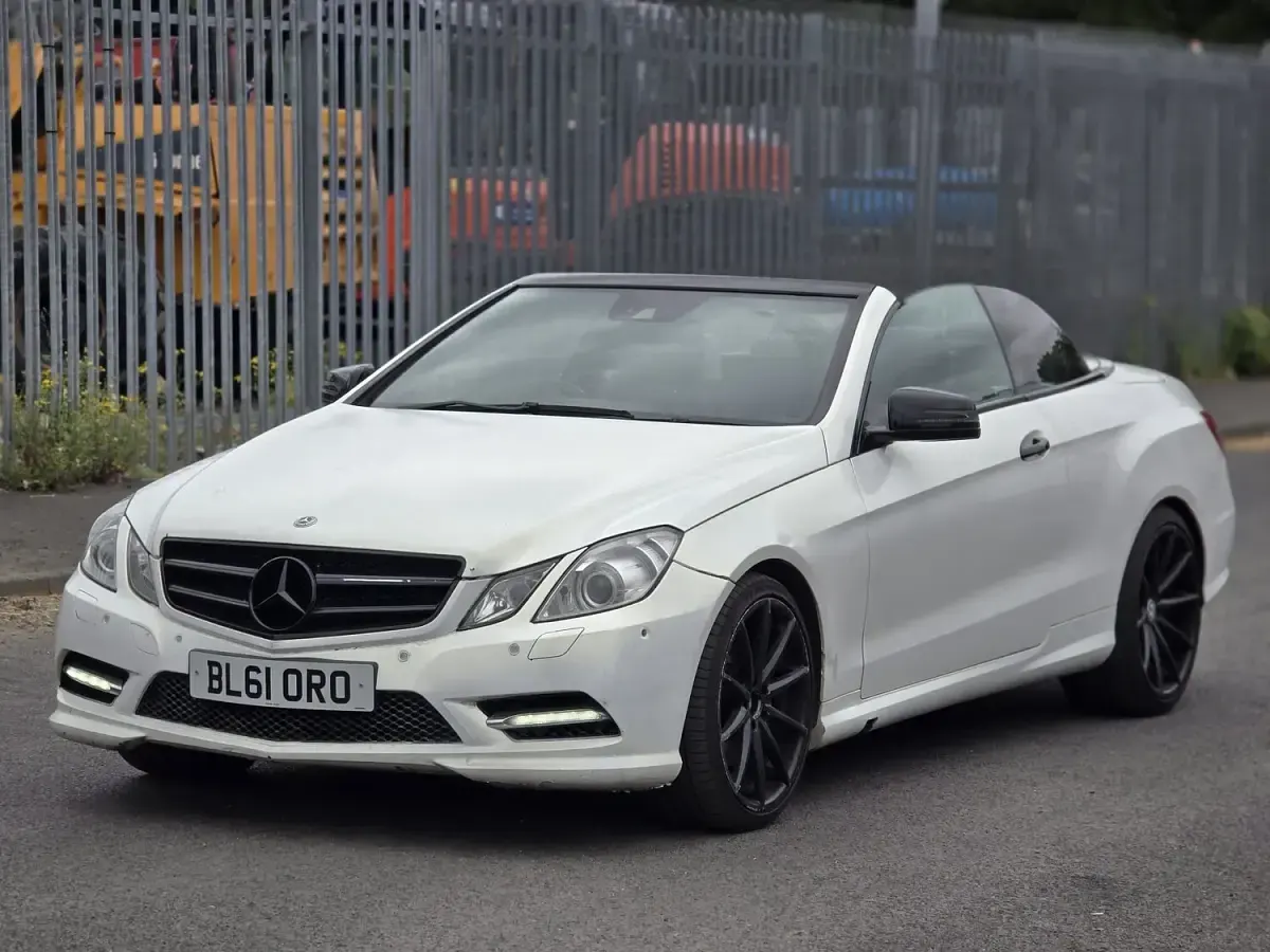 Used Mercedes E220 170 HP (125 kW) 2012 White Cabriolet