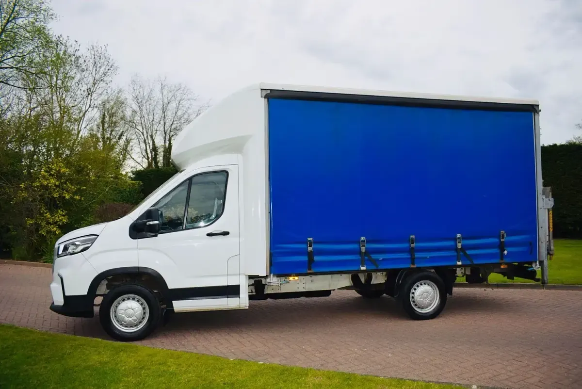 Usado Maxus V90 148 HP (108 kW) 2022 Branco Van