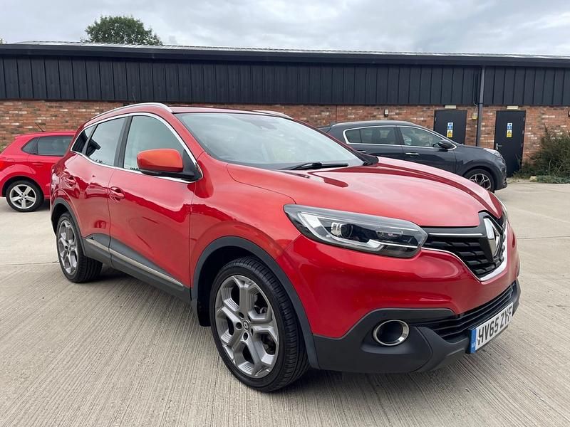 Red Used 2015 Renault Kadjar Dynamique SUV | £5,995 (Good price) - Image 1/4