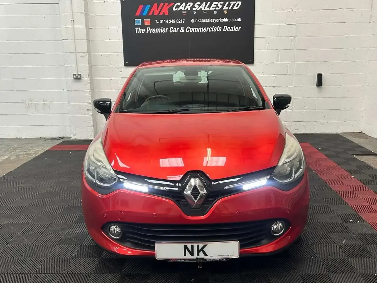 Used Renault Clio Dynamique 90 HP (66 kW) 2016 Red Hatchback